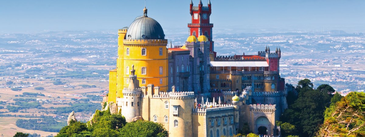 Palacio Nacional de Sintra © EUROPHOTOS-shutterstock.com/2013