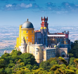 Palacio Nacional de Sintra © EUROPHOTOS-shutterstock.com/2013